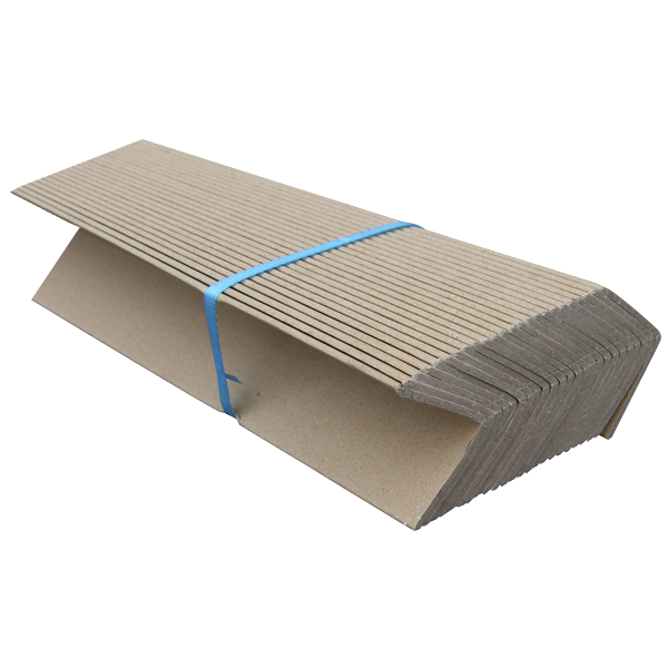 Hoekboard 35x35x2,6 Karton Chamois Soort: Standaard hoekboard, 100% gelamineerd kartonKleur: Chamois, kartonBeenlengte: 35 mmStandaarddikte: 2,6 mm, prijzen per 1.000 meterHoekboard Massief is geproduceerd van met polyethyleen doordrenkt papier. Het materiaal is uitermate stabiel en stijf en watervast.Hoekboard Karton is geproduceerd van 100% gelamineerd karton en voorzien van het "RECY" symbool.Bedrukt hoekboard 1 kleur (mogelijk bij afname vanaf 2 pallets op chamois en wit).Bedrukt hoekboard 2 kleuren (mogelijk bij afname vanaf 2 pallets op chamois en wit).Zelfklevend hoekboard (mogelijk bij afname vanaf 2 pallets).Zaagkosten voor hoekboard lengte 50 - 700mm per 1000 meter.