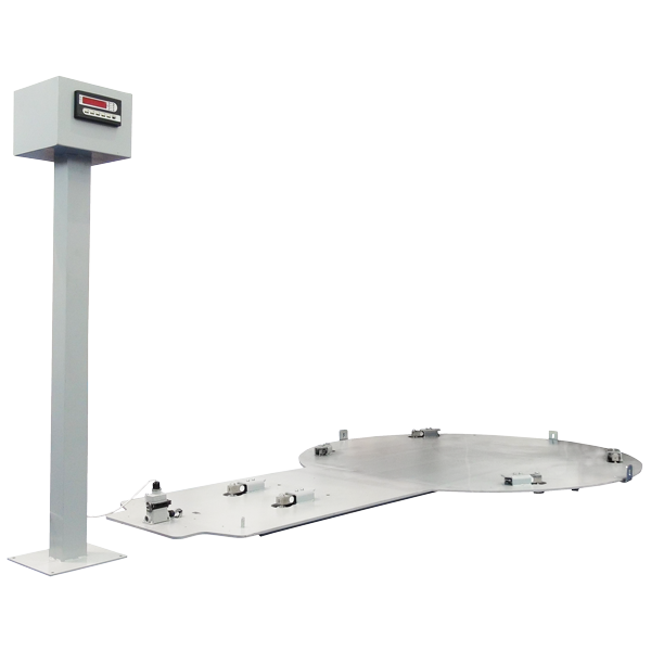 Pallvåg för Robopac sträckfilmsmaskiner med vridbord Våra sträckfilmsmaskiner med vridbord kan som tillval utrustas med en pallvåg av stål. Pallvågen är försedd med sex vågceller som är placerade på maskinramen för en jämn vägning av pallvikten. Pallvågen är självstående, sträckfilmsmaskinen sätts ovanpå. Våginstrument på separat pelare, där också vikten visas.Vridbord diameter ø: 1500, 1650 och 1800 mm.Tack vare den inbyggda vågenheten slipper operatören förflytta pallen två gånger (till sträckfilmsmaskinen och till stand alone-vågen). Sträckfilmningsprocessen blir således ännu mer effektiv och tidsbesparande.Våg upp till 2000 kg, med 500 gr precision. Vid användniing av vågmodulen står vridbordet 3.3 cm högre.